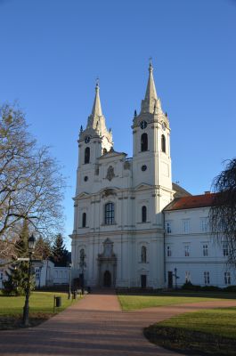 Mindenszentek és Halottak napja, ünnepi nyitva tartás